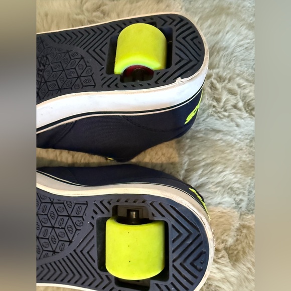 Heelys Kids Shoes size 2 USA youth 2- Navy/Neon Yellow all parts included in box - Picture 5 of 8